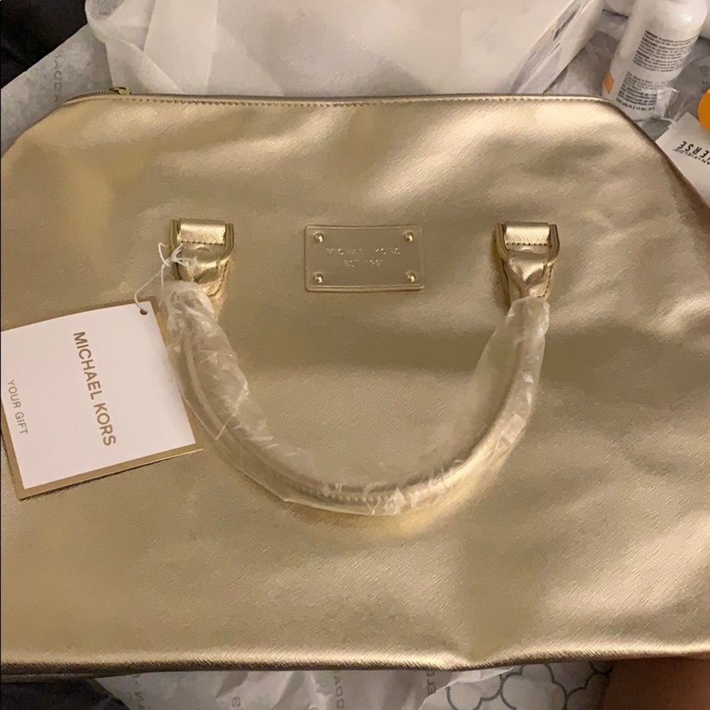 Michael Kors Glam on the GO duffle